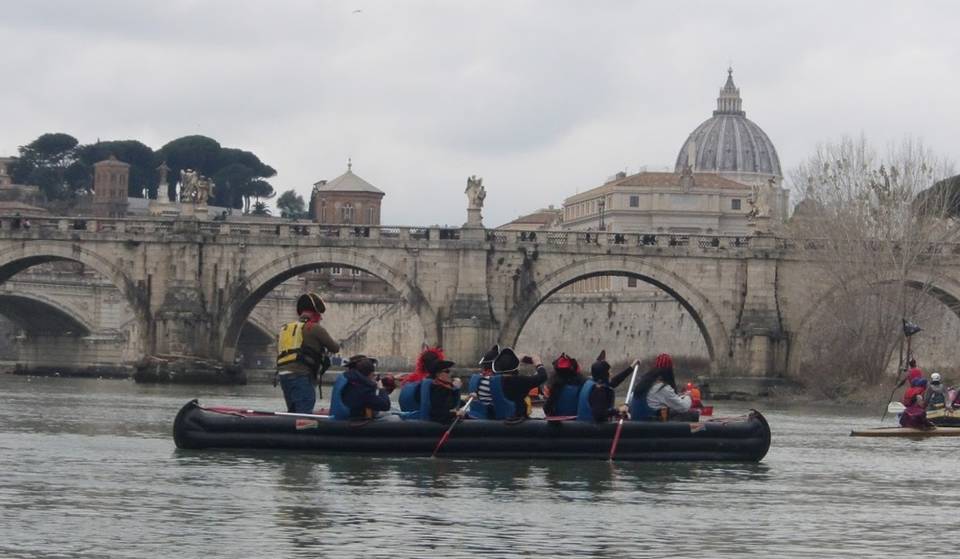 Questa domenica torna il Carnevale Tiberino: le maschere colorano il Tevere