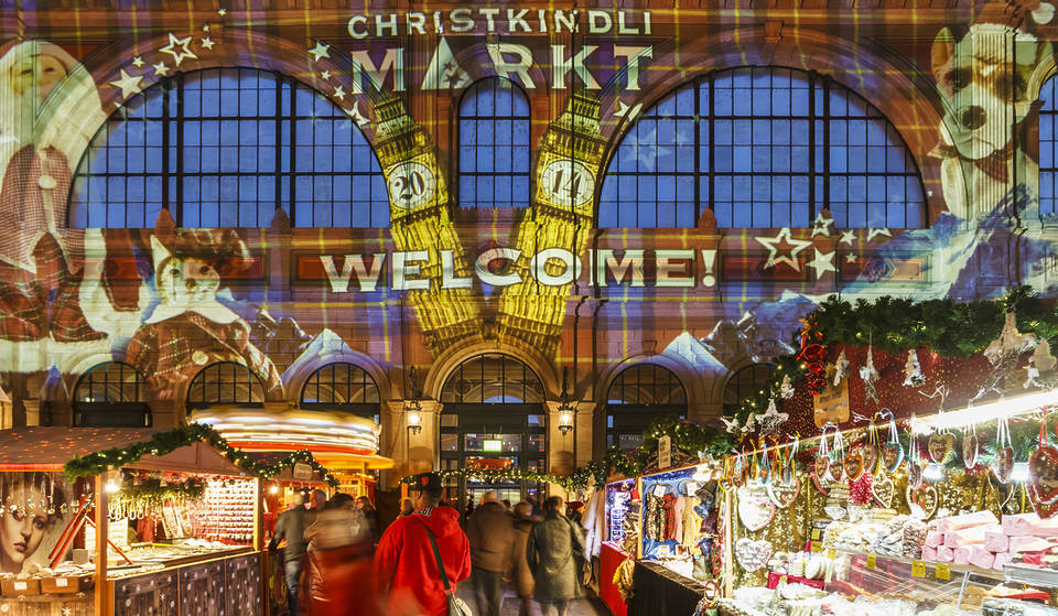 Der größte überdachte Weihnachtsmarkt Europas wurde weniger als 2 Stunden von Rom entfernt wiedereröffnet