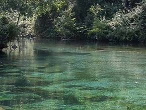 Das faszinierendste Naturschwimmbad der Welt nur eineinhalb Stunden von Rom entfernt