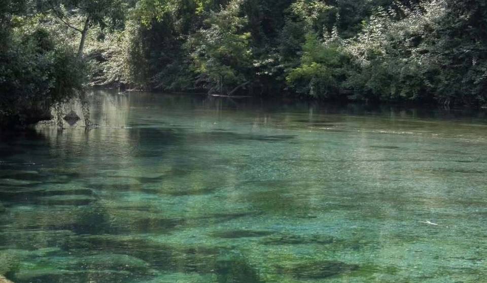 Das faszinierendste Naturschwimmbad der Welt nur eineinhalb Stunden von Rom entfernt