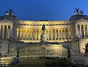 Découvrez les secrets de Rome : visites guidées nocturnes des spectaculaires Vittoriano et Palazzo Venezia