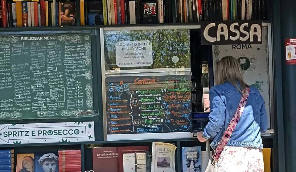 Nel cuore di Roma la &#8220;biblioteca all&#8217;aperto&#8221; dove puoi fare colazione, pranzo o aperitivo vicino a un&#8217;ex prigione