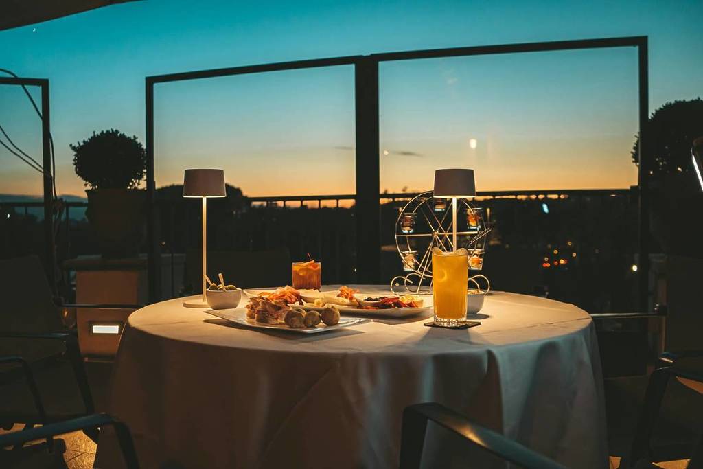 Ce samedi 25 octobre, le soleil se couchera pour la dernière fois à 18 heures à Rome : à partir de dimanche, il fera nuit à partir de 17 heures.