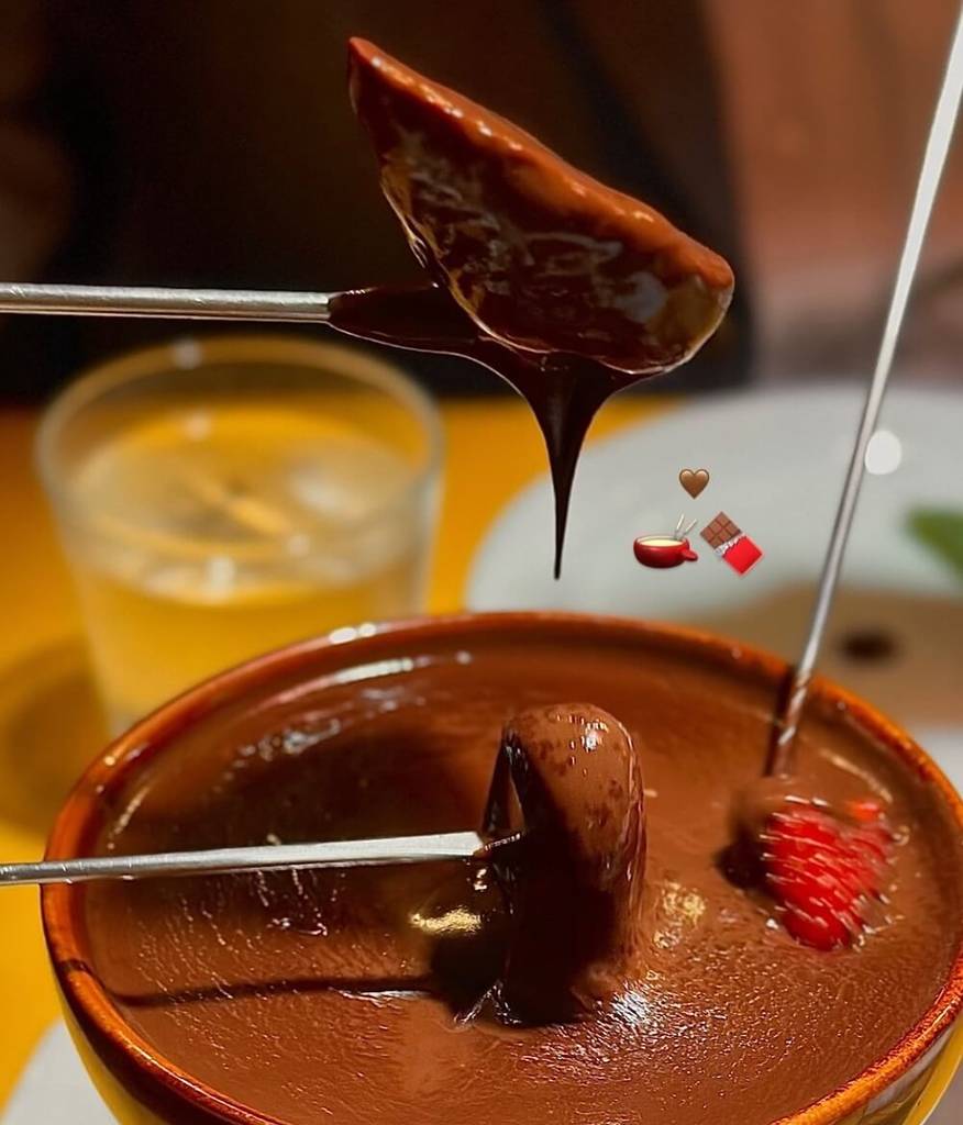 Fonduta di cioccolato con frutta