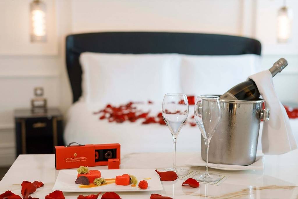 Chambre de l'hôtel InterContinental Rome décorée pour la Saint-Valentin