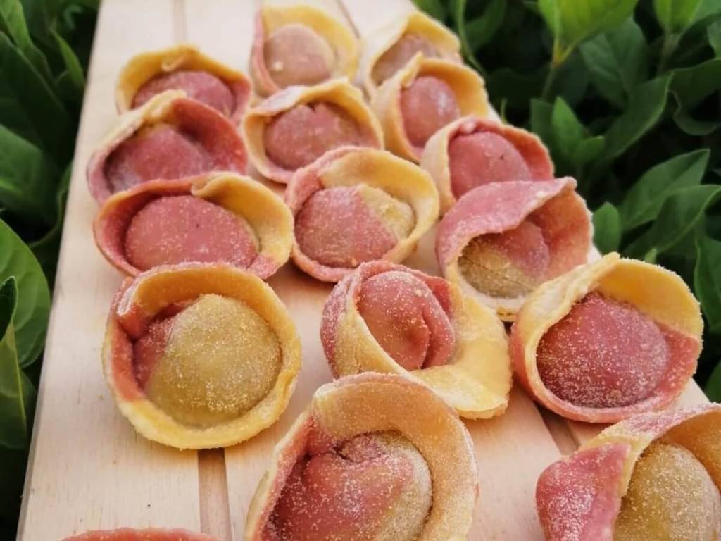 Tortellini mit rosa Grapefruit