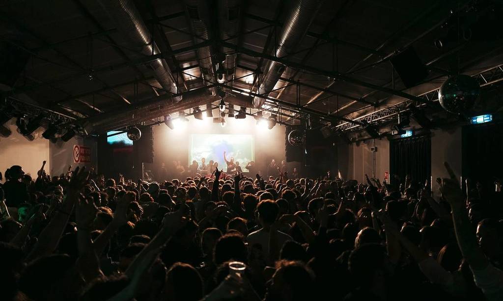 Da ex fabbrica di gas a tempio della musica live: questo spazio industriale di 3.000 m² a Roma è rinato con jazz, clubbing e un giardino segreto