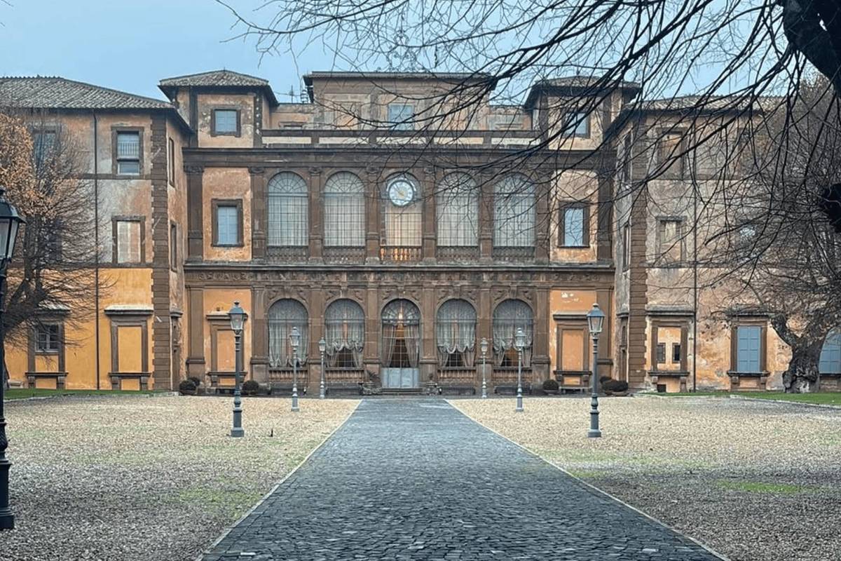 Questa splendida Villa a pochi km da Roma nascondeva il libro più ...