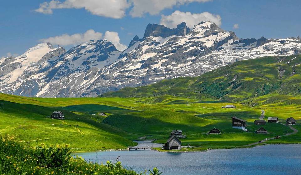 Eineinhalb Stunden von Rom entfernt liegt das dritt sicherste Land der Welt: Alpenseen und eine rekordverdächtige öffentliche Ordnung für den Urlaub