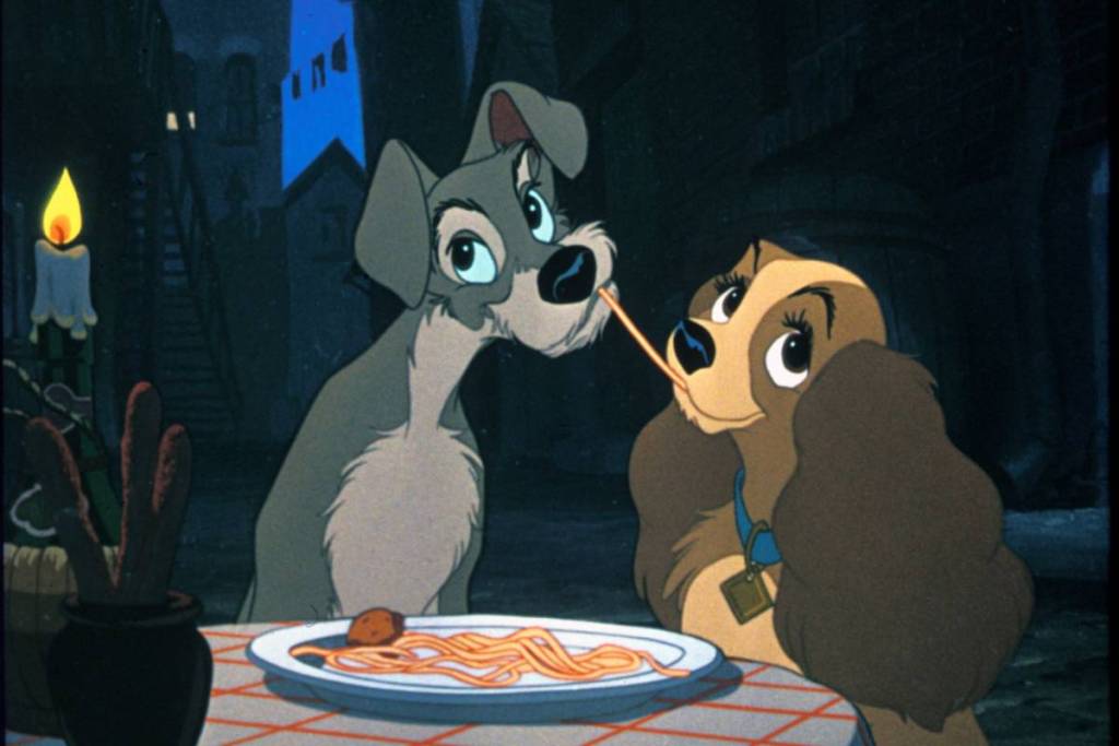 Lilly e il Vagabondo nell'iconica scena degli spaghetti