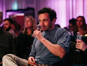 Viel mehr als nur eine einfache Comedy-Show: Die Stand-up-Comedy-Show kommt nach Rom, bei der du lernst, Weine aus aller Welt zu genießen