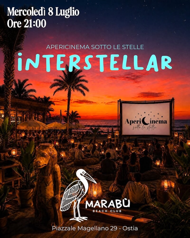 Cartel de la proyección al aire libre de la película «Interstellar» en la playa del Marabù Beach Club de Ostia, programada para el miércoles 8 de julio a las 21:00.