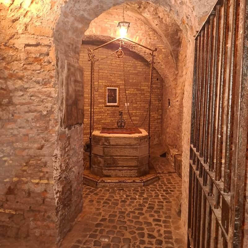 Pozzo in pietra sotterraneo