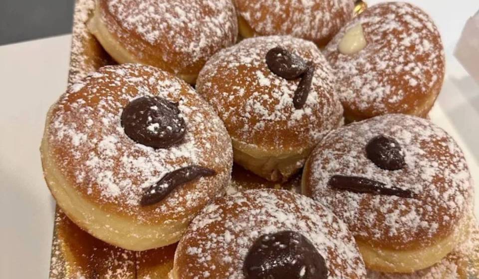 At this pastry shop in Terracina, you can enjoy hot, fried “bombe” overflowing with chocolate, jam, or pastry cream for less than 2 euros