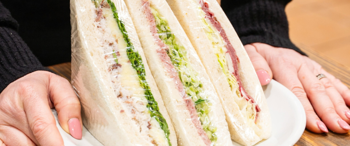 A dois passos dos Museus do Vaticano, há um bar escondido num mercado que faz sanduíches gigantes: 36 recheios a 3,50 €, inclusive à carbonara