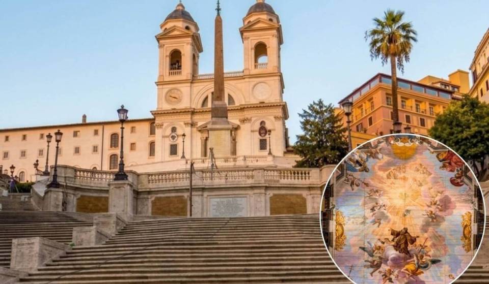 A Roma c’è un portone verde a sinistra di Trinità dei Monti: dietro, una biblioteca con un soffitto del 1693, da vedere gratis fino al 7 novembre
