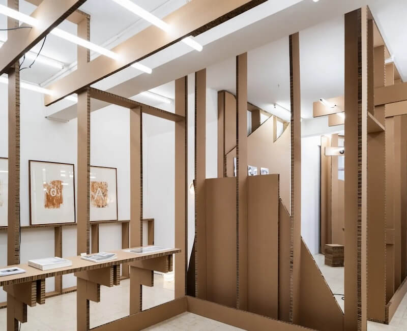Display della mostra Hypothèse de Lecture progettato da Olivier Goethals