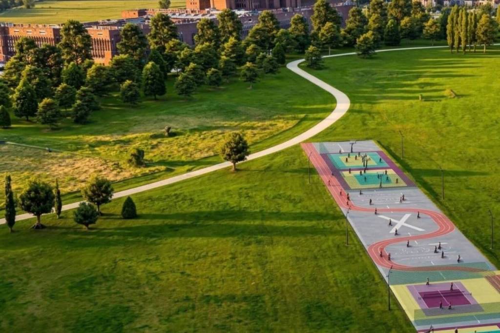 Luftbild des Parco di Centocelle in Rom mit Sportspielplatz, Laufbahn und Basketballplätzen auf den ehemaligen Landebahnen