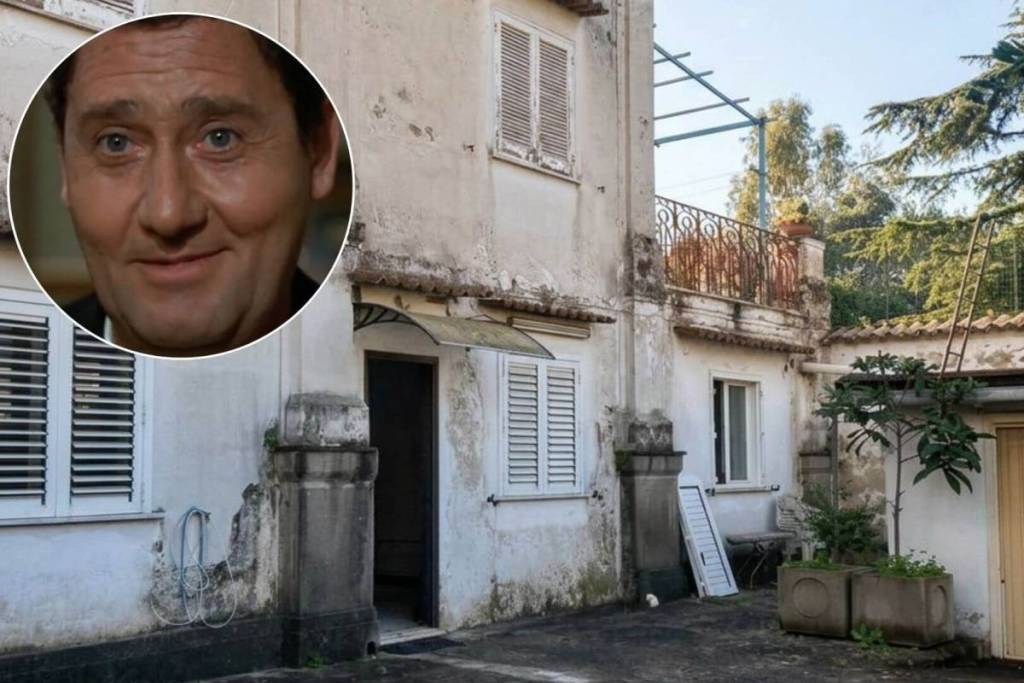 La dépendance in vendita della storica villa di Alberto Sordi a Formia con primo piano della star del cinema.