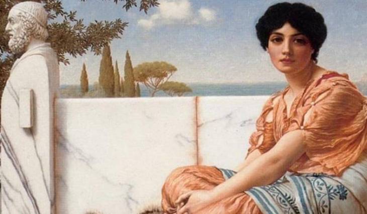 Vissuta 2.600 anni fa, Saffo è ancora un’icona: sul Palatino 40 opere la raccontano tra mito, cultura pop e profumo di rose