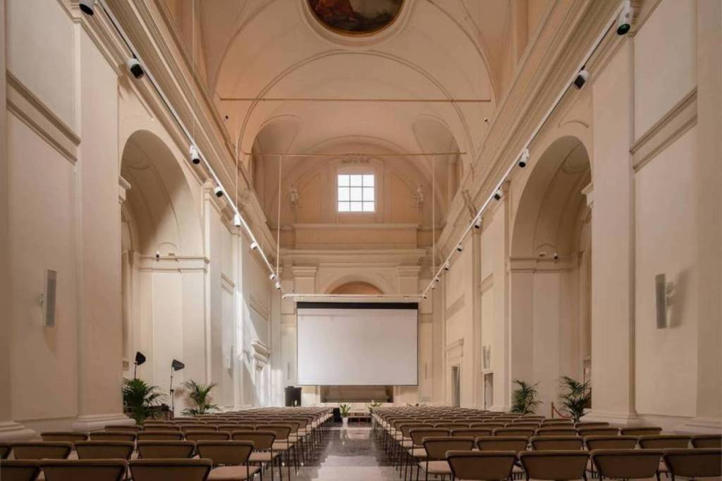 Nel 1672 papa Innocenzo XI fondò in via di Ripetta un conservatorio per giovani donne in difficoltà: 354 anni dopo, la sua ex chiesa ospita le colonne sonore di Morricone a lume di candela, da 26,50 €