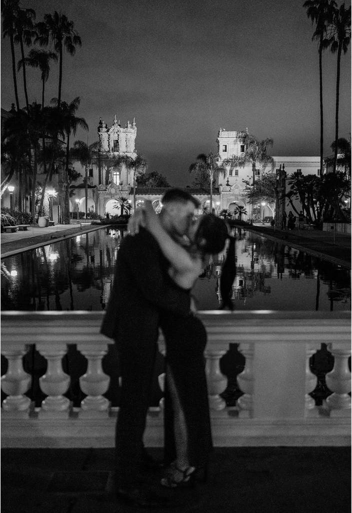 black and white picture of couple kissing in San Diego