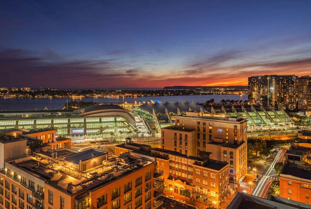 Centro de Convenciones de San Diego por la noche