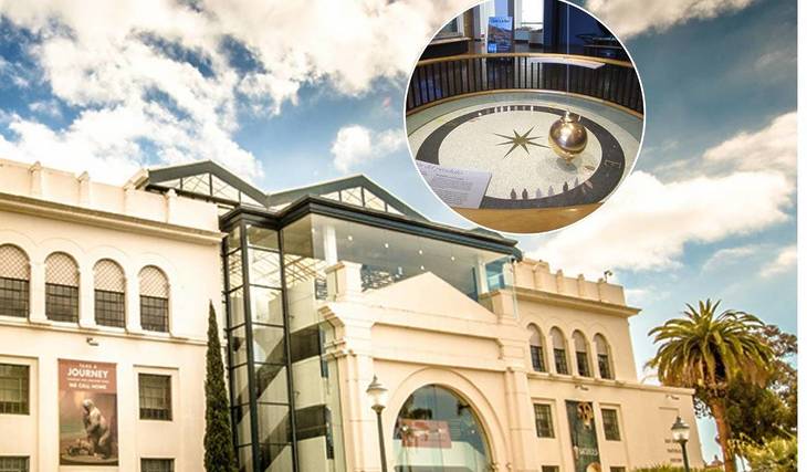 El «ojo que nunca duerme» se esconde en este museo de San Diego, con entrada a mitad de precio, cócteles en la azotea después del atardecer y conciertos a la luz de las velas de El señor de los anillos.