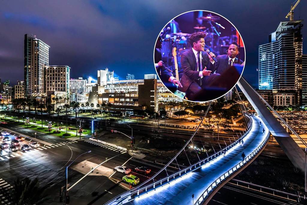 Fondo del Petco Park de San Diego por la noche, retrato del artista nominado al Grammy Bruno Mars.