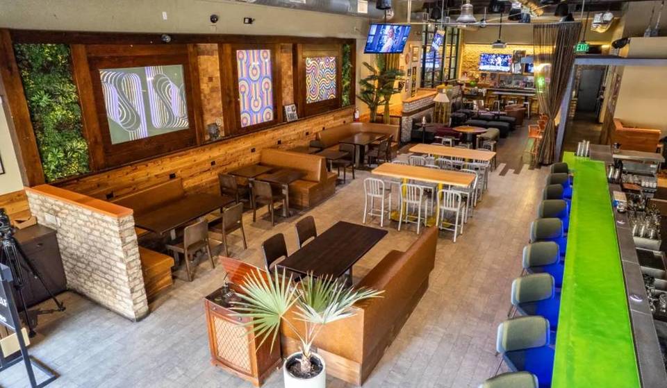 Modern Times ha abierto un nuevo bar en el barrio Gaslamp de San Diego, con un ambiente de ciencia ficción western, discos de vinilo y pintas a 6 dólares.