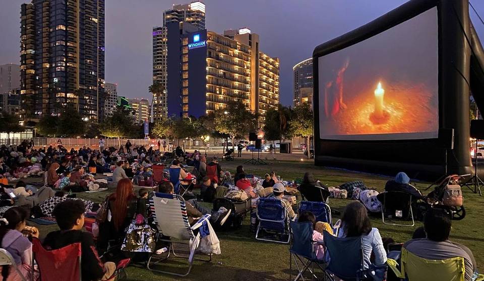 Disfruta de películas gratis en tu barrio durante todo el verano con «Movies in the Park»