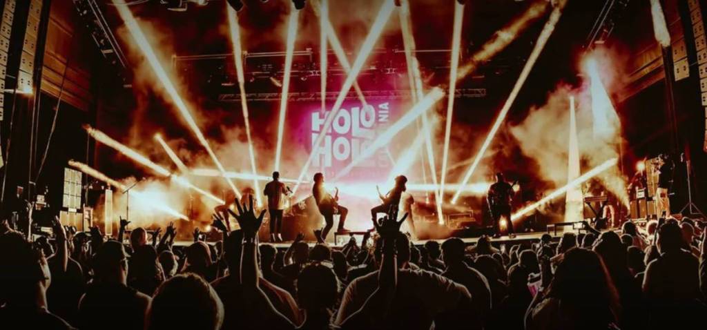 artists on stage at Holo Holo festival