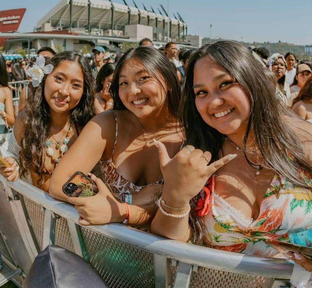 girls at a concert