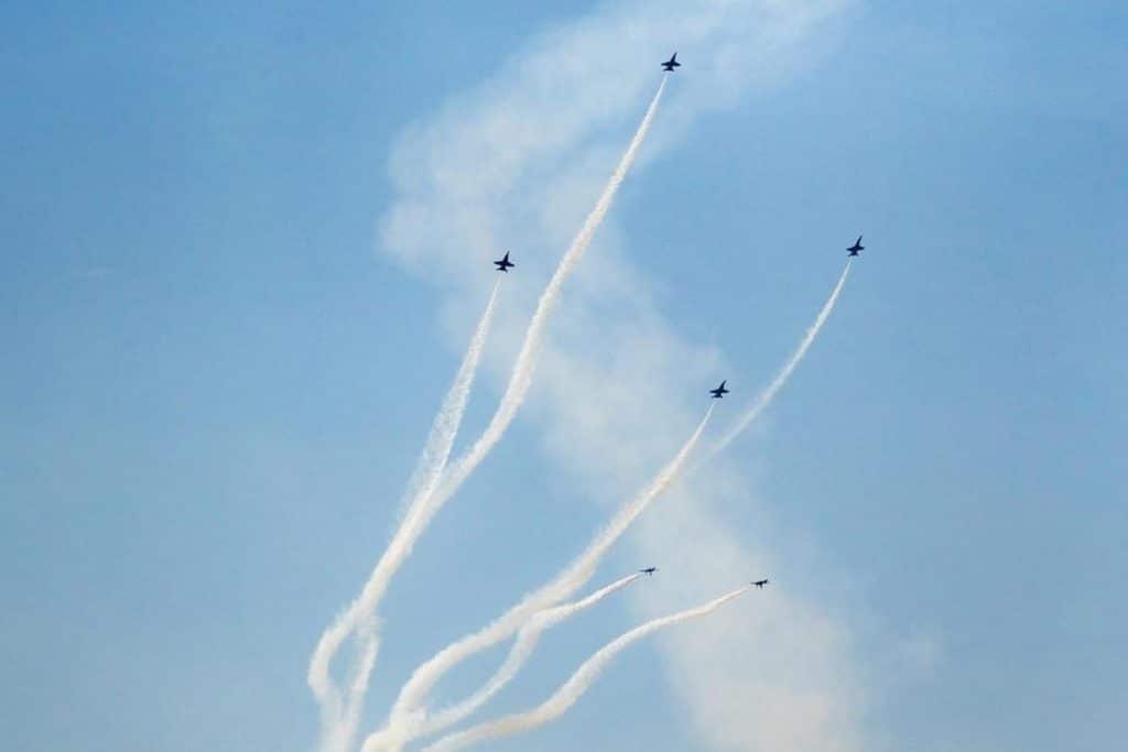 40 Epic Photos Of The Blue Angels Flying Over San Francisco This Weekend