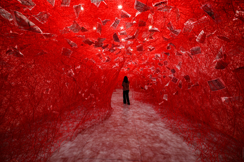 Chiharu Shiota thread installation