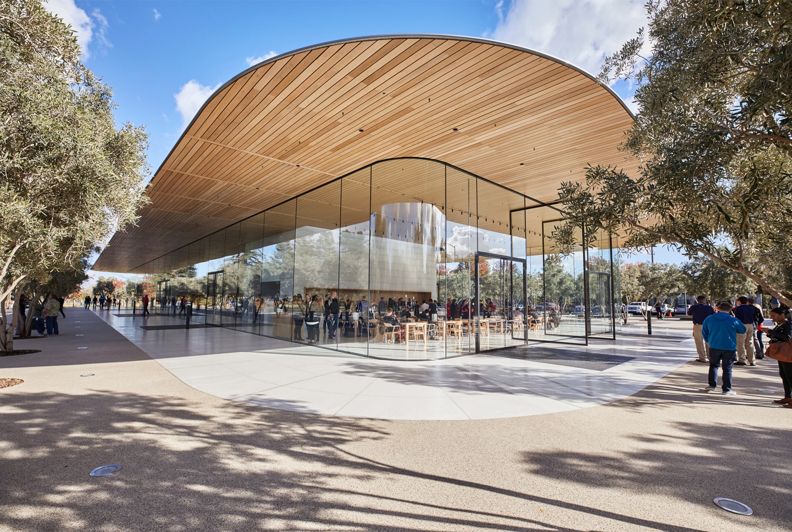 Apple s Sleek Visitor Center Offers A Peek Into Life At The Top Of