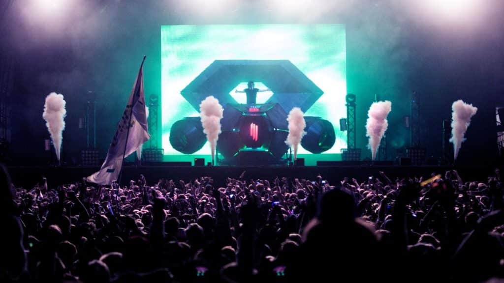 Skrillex actúa en el Hovefestivalen de 2012