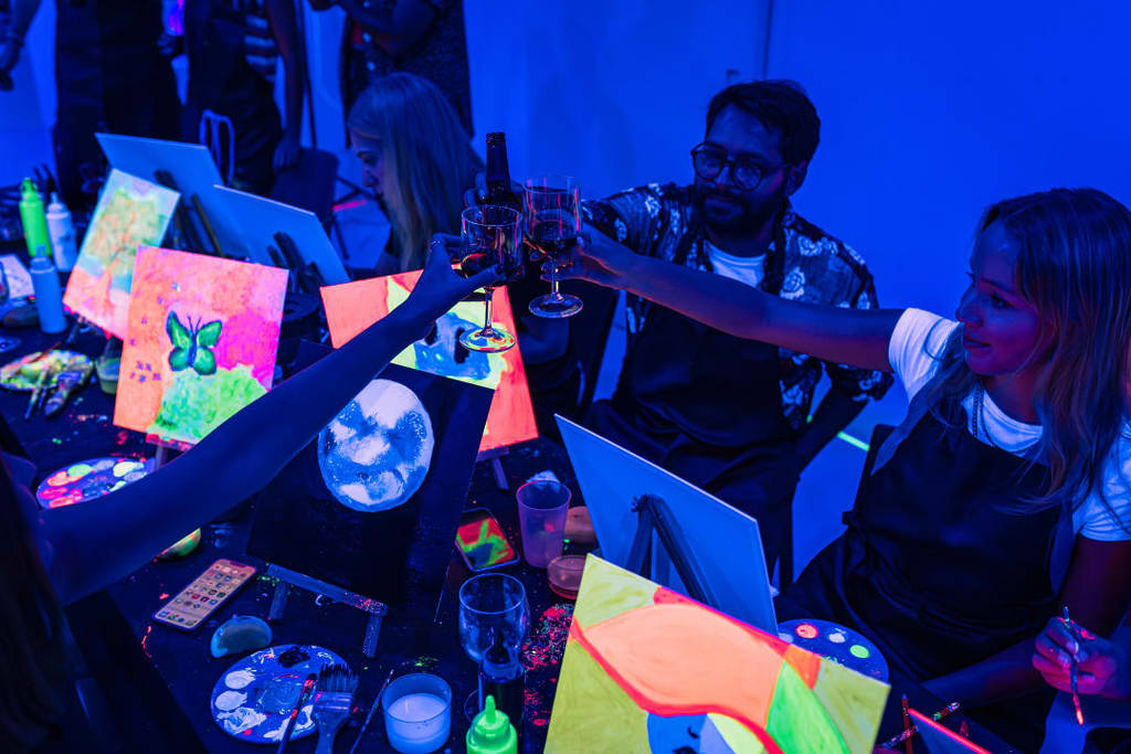 Neon Brush San Francisco Sip And Paint In The Dark Experience
