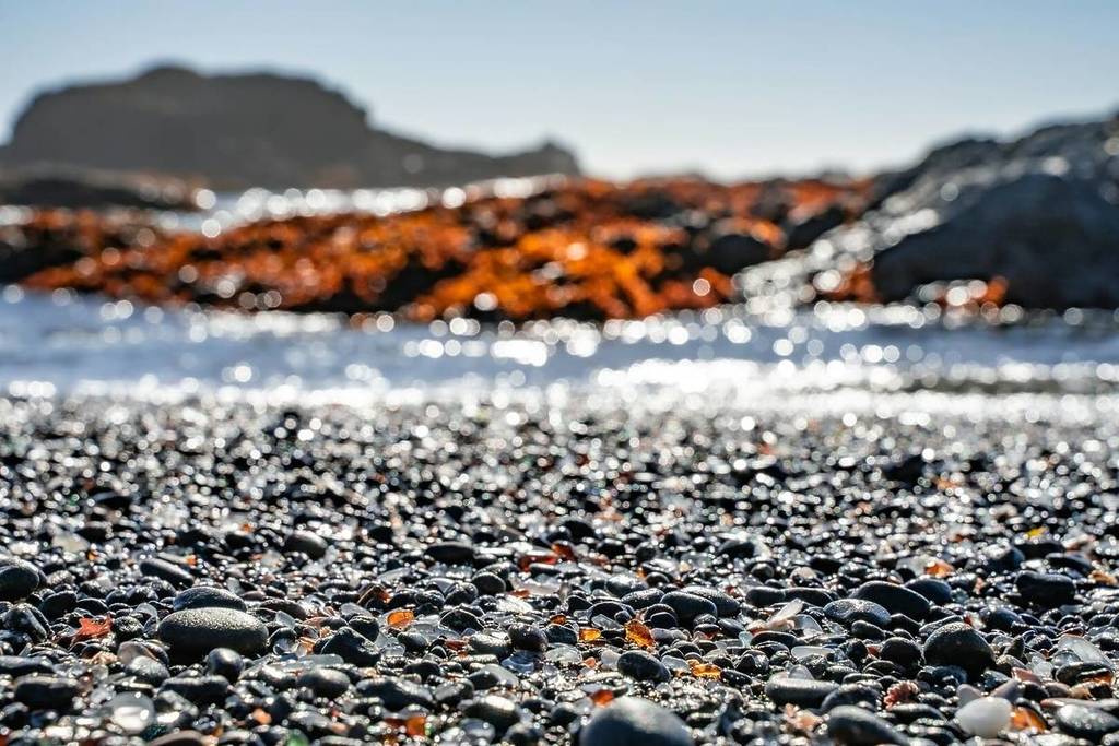 フォートブラッグの土　Fort Bragg What To Expect At Fort Bragg's Famous Glass Beach In 2025