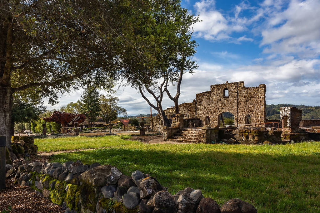 Muro de piedra en Soda Rock Winery en Healdsburg, CA