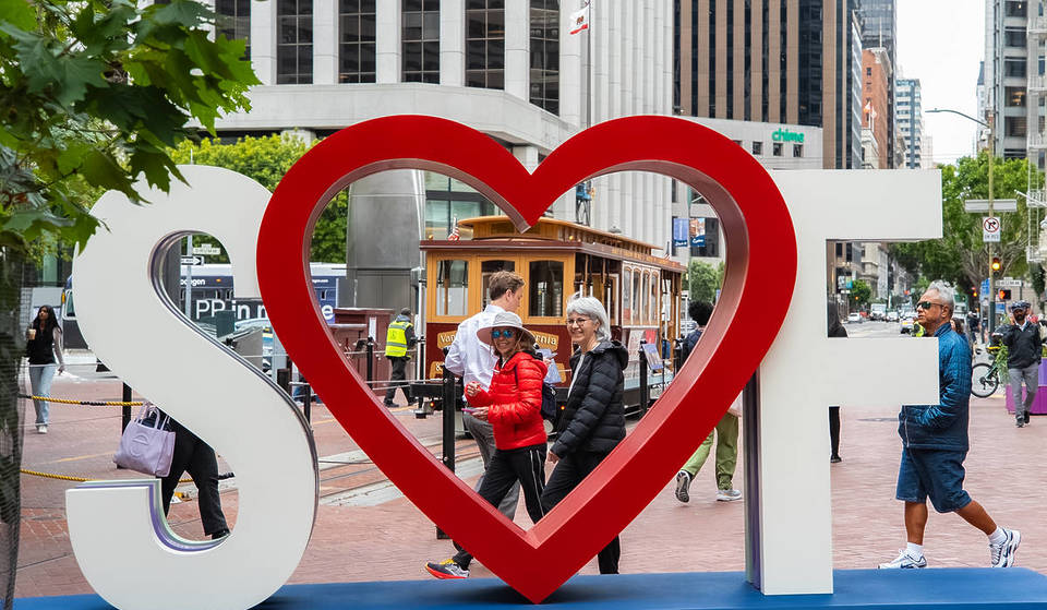 Se acaba de inaugurar una nueva escultura en el centro de SF como parte de los esfuerzos para revitalizar una popular plaza