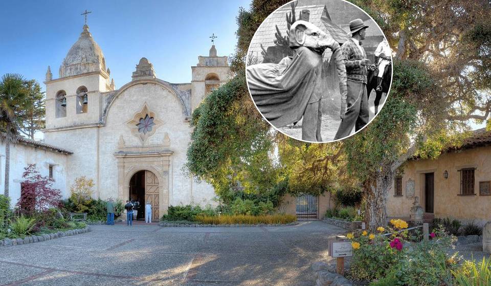 One Of CA&#8217;s Most Beautiful Small Towns Turns 109 This Halloween, And They Celebrate With An Adorable Historic Halloween Parade