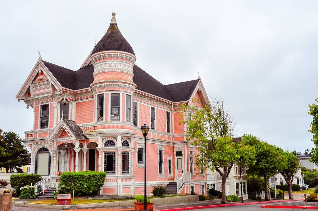 La Dama Rosa en Eureka Ca