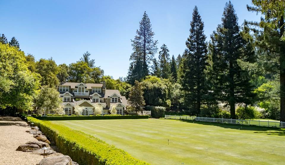 Escape To This Luxurious Napa Valley Hotel With A Spa, 3 Pools, And 3 Michelin Keys
