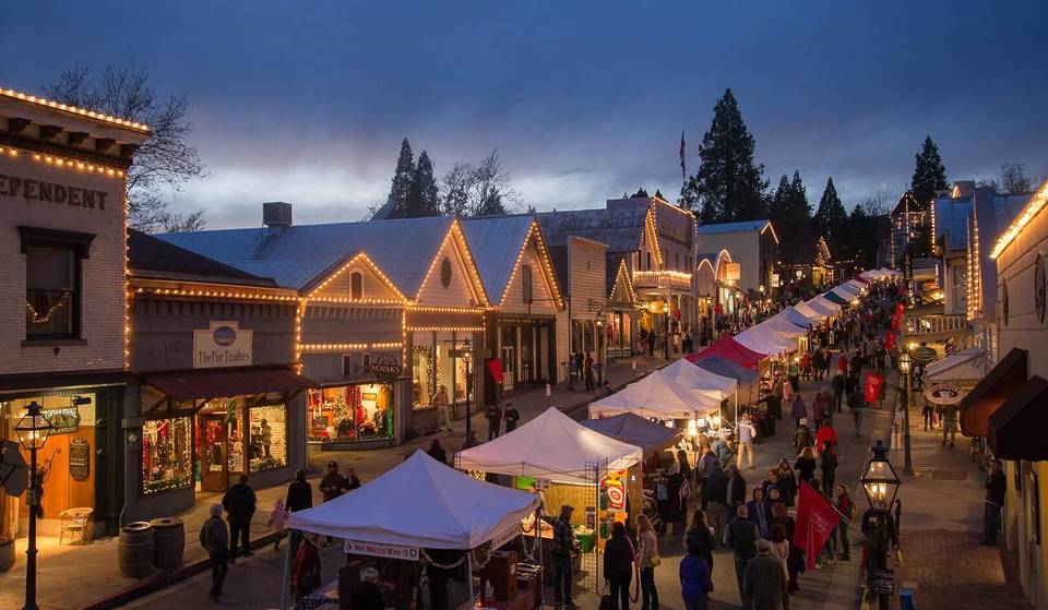 Este pueblo de la época de la fiebre del oro acoge un evento navideño victoriano que es uno de los más encantadores de California