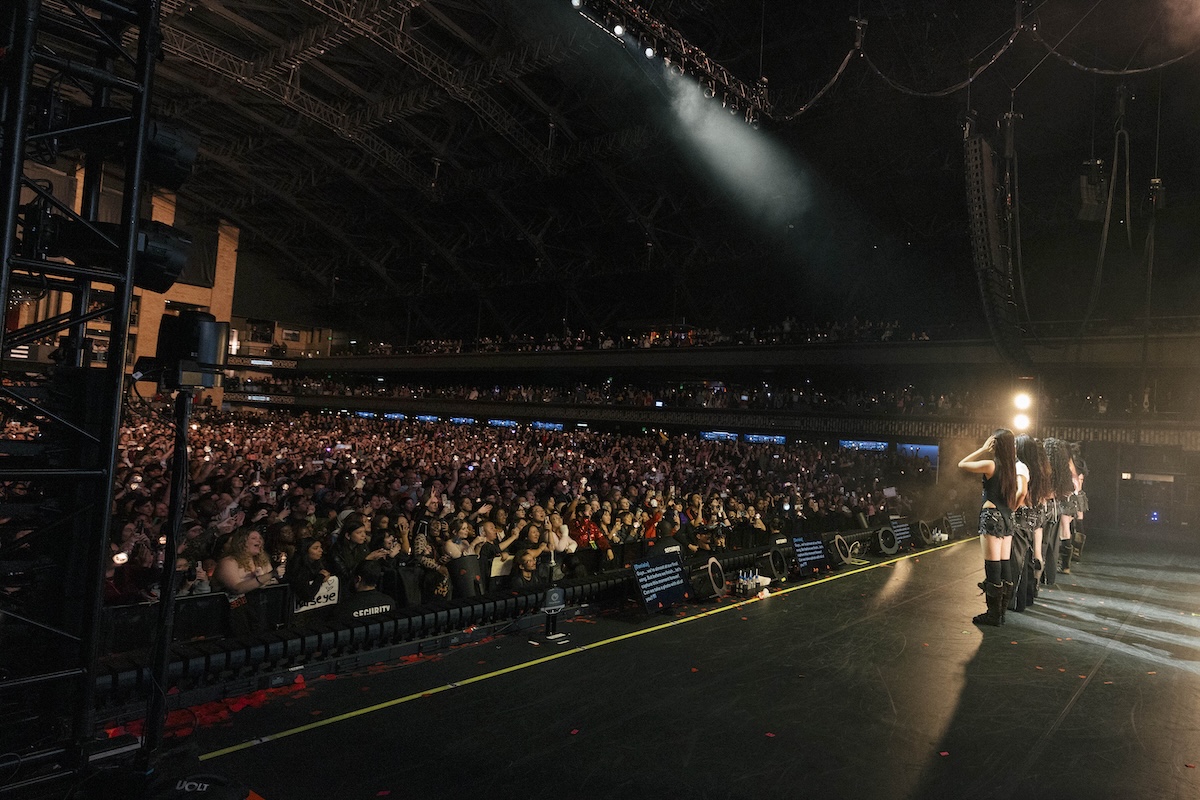 the crowd at a KATSEYE concert