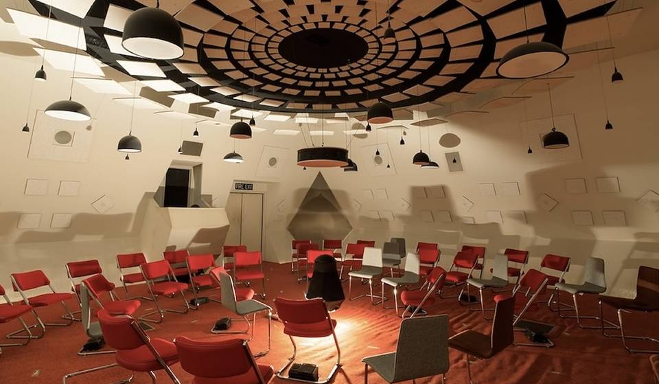 Este singular teatro de San Francisco utiliza 179 altavoces en completa oscuridad, y acaba de estrenar un nuevo espectáculo