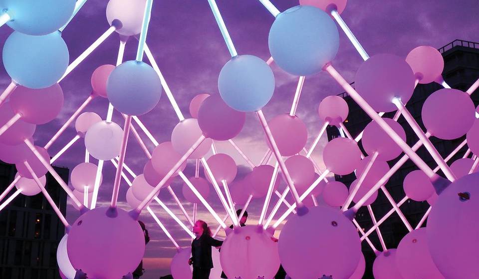 El centro de Napa acoge este mes un festival gratuito de arte iluminado con grandes instalaciones