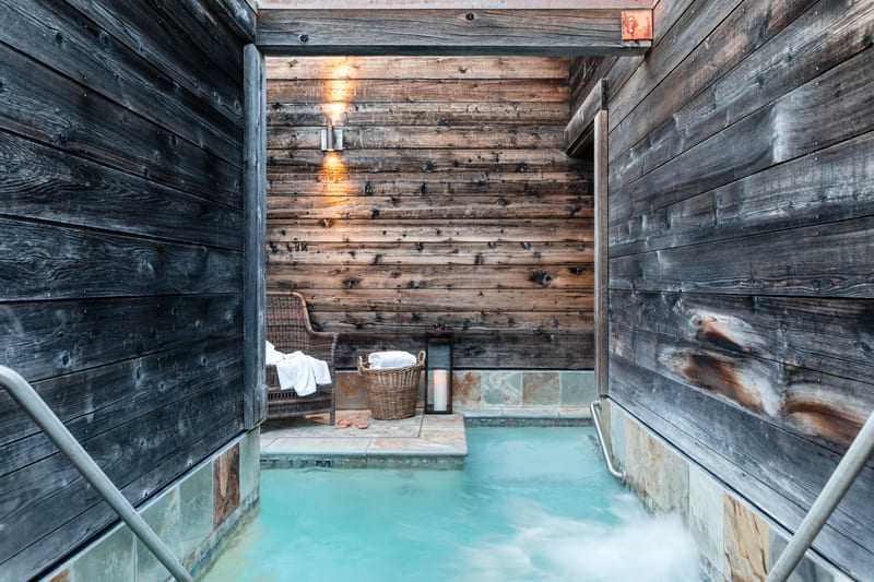 Baños termales japoneses en Alila Ventana Big Sur