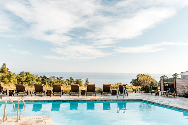 Piscina Meadow en Alila Ventana Big Sur.